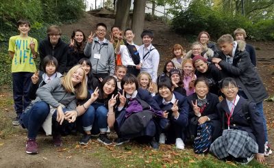 Gruppenbild der japanischen Schülern und ihrer deutschen Gast-"Geschwister".